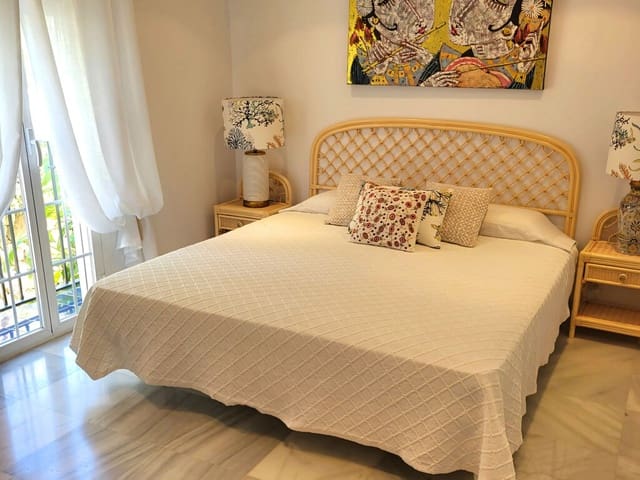 Casa de 3 habitaciones en Golden Mile, Marbella en venta con piscina garaje - 1.450.000 € (Ref: 10118836)