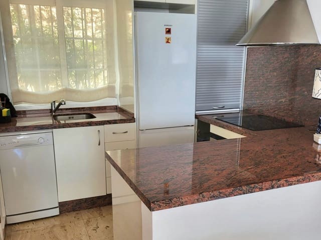 Casa de 3 habitaciones en Golden Mile, Marbella en venta con piscina garaje - 1.450.000 € (Ref: 10118836)