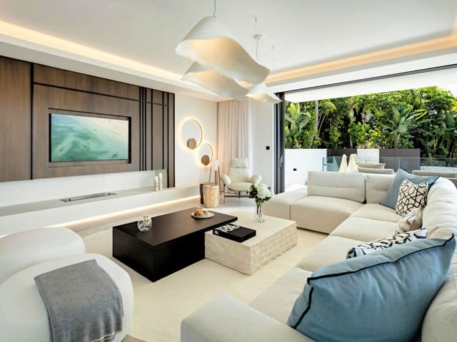 Chalet de 4 habitaciones en El Rosario, Marbella en venta con piscina garaje - 5.995.000 € (Ref: 10128125)
