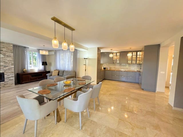 4 bedroom Villa for sale in Elviria, Marbella with pool garage - € 1,199,000 (Ref: 10131290)