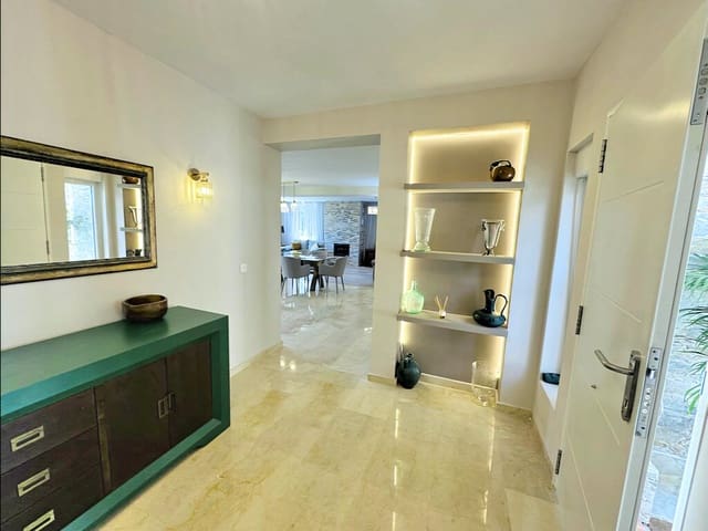 4 bedroom Villa for sale in Elviria, Marbella with pool garage - € 1,199,000 (Ref: 10131290)