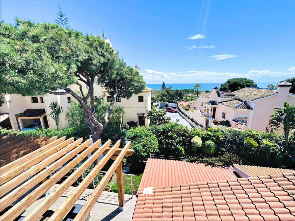 4 quarto Moradia para venda em Elviria com piscina garagem - 1 199 000 € (Ref: 10131290)