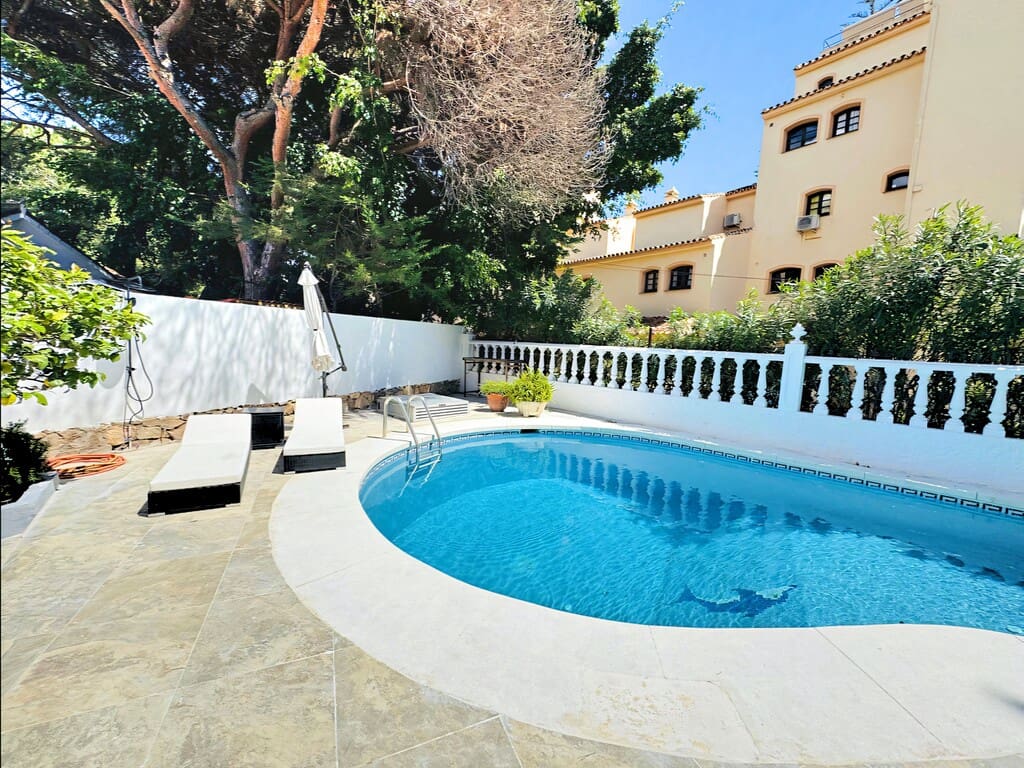 4 quarto Moradia para venda em Elviria com piscina garagem - 1 199 000 € (Ref: 10131290)
