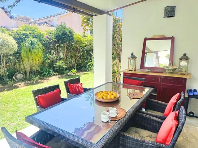 4 bedroom Villa for sale in Elviria, Marbella with pool garage - € 1,199,000 (Ref: 10131290)