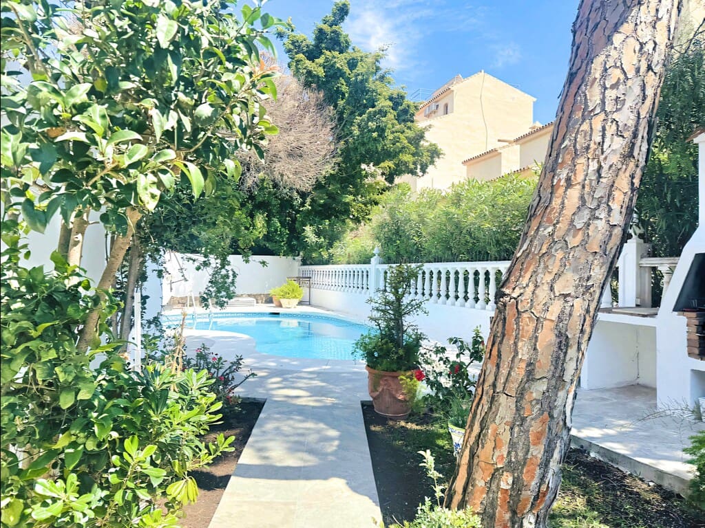 4 quarto Moradia para venda em Elviria com piscina garagem - 1 199 000 € (Ref: 10131290)