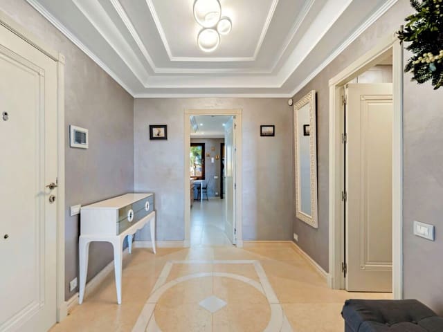 3 quarto Apartamento para venda em Estepona com piscina garagem - 2 275 000 € (Ref: 10131291)
