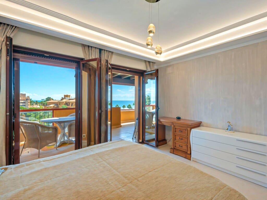 3 quarto Apartamento para venda em Estepona com piscina garagem - 2 275 000 € (Ref: 10131291)