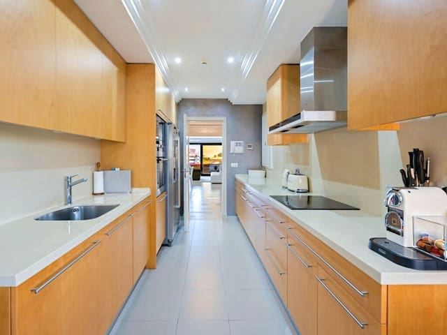 3 quarto Apartamento para venda em Estepona com piscina garagem - 2 275 000 € (Ref: 10131291)