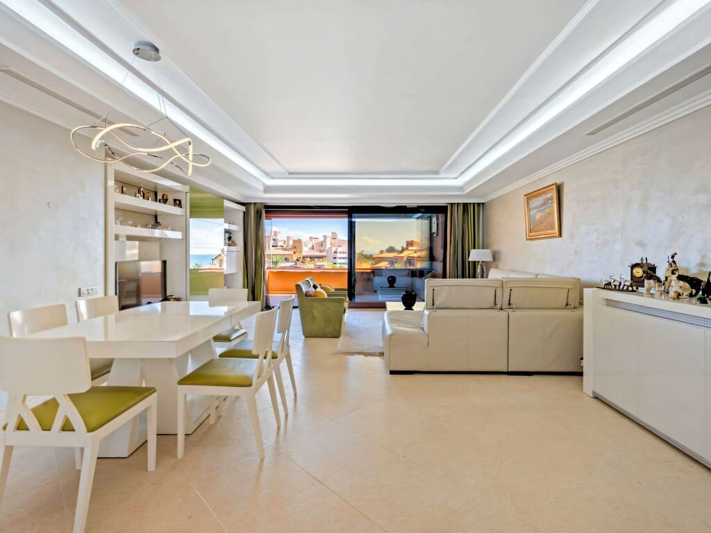 3 quarto Apartamento para venda em Estepona com piscina garagem - 2 275 000 € (Ref: 10131291)