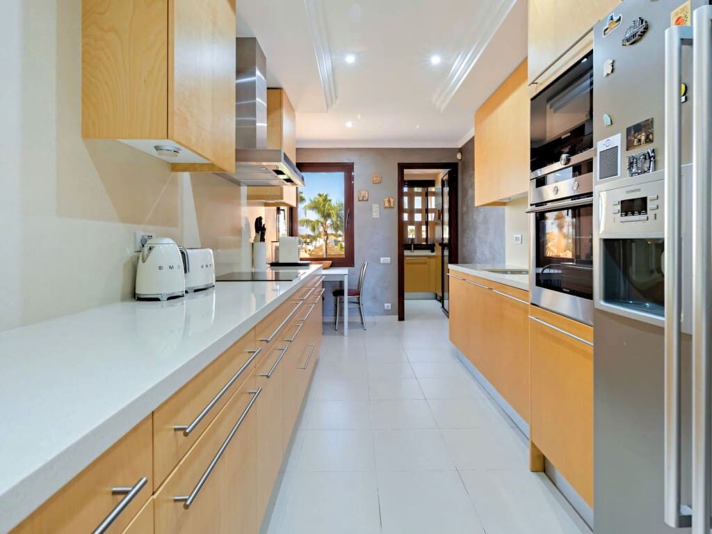 3 quarto Apartamento para venda em Estepona com piscina garagem - 2 275 000 € (Ref: 10131291)
