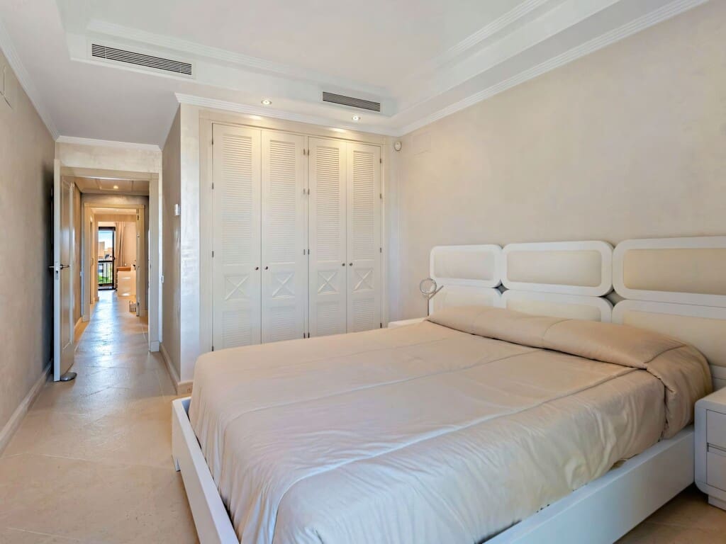 3 quarto Apartamento para venda em Estepona com piscina garagem - 2 275 000 € (Ref: 10131291)