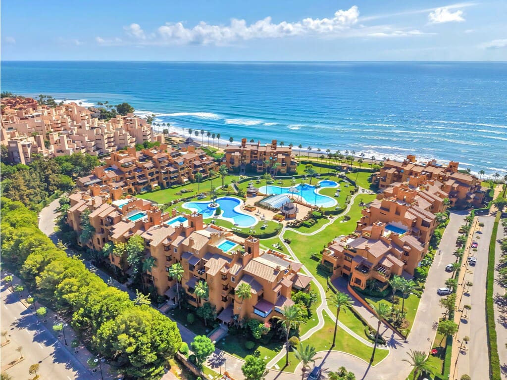 3 quarto Apartamento para venda em Estepona com piscina garagem - 2 275 000 € (Ref: 10131291)