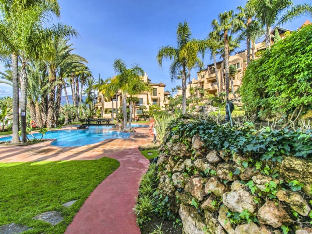 2 Zimmer Apartment zu verkaufen in Atalaya-Isdabe mit Pool Garage - 399.000 € (Ref: 10135740)