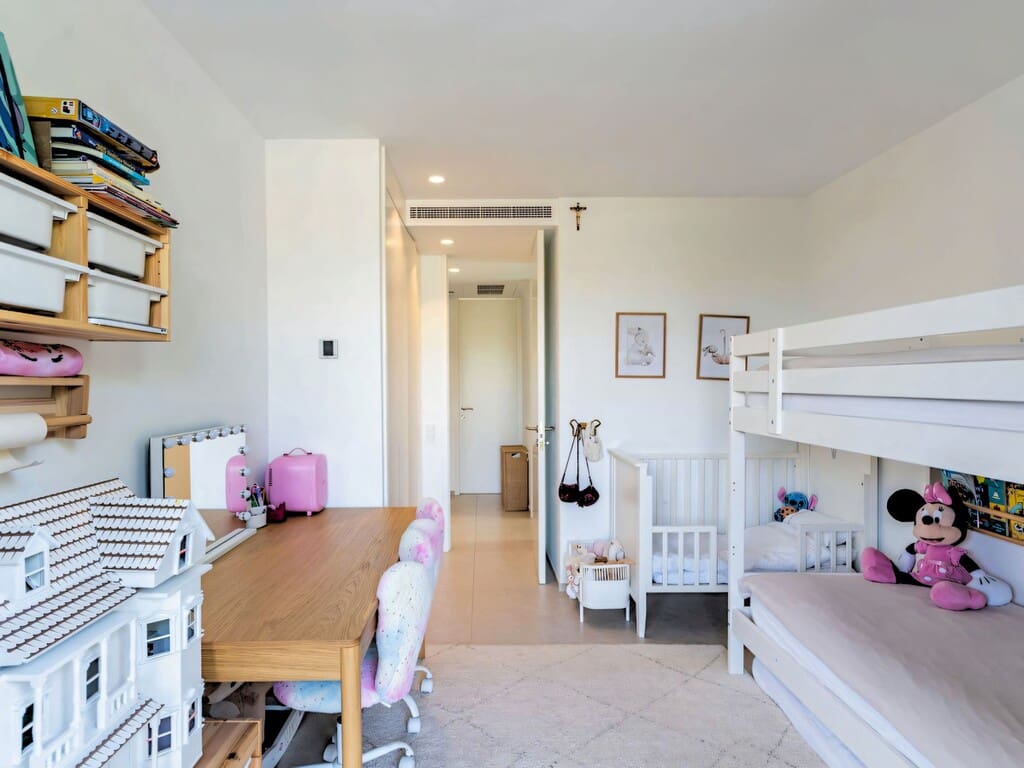 2 soverom Leilighet til salgs i Los Arqueros med svømmebasseng garasje - € 760 000 (Ref: 10135741)
