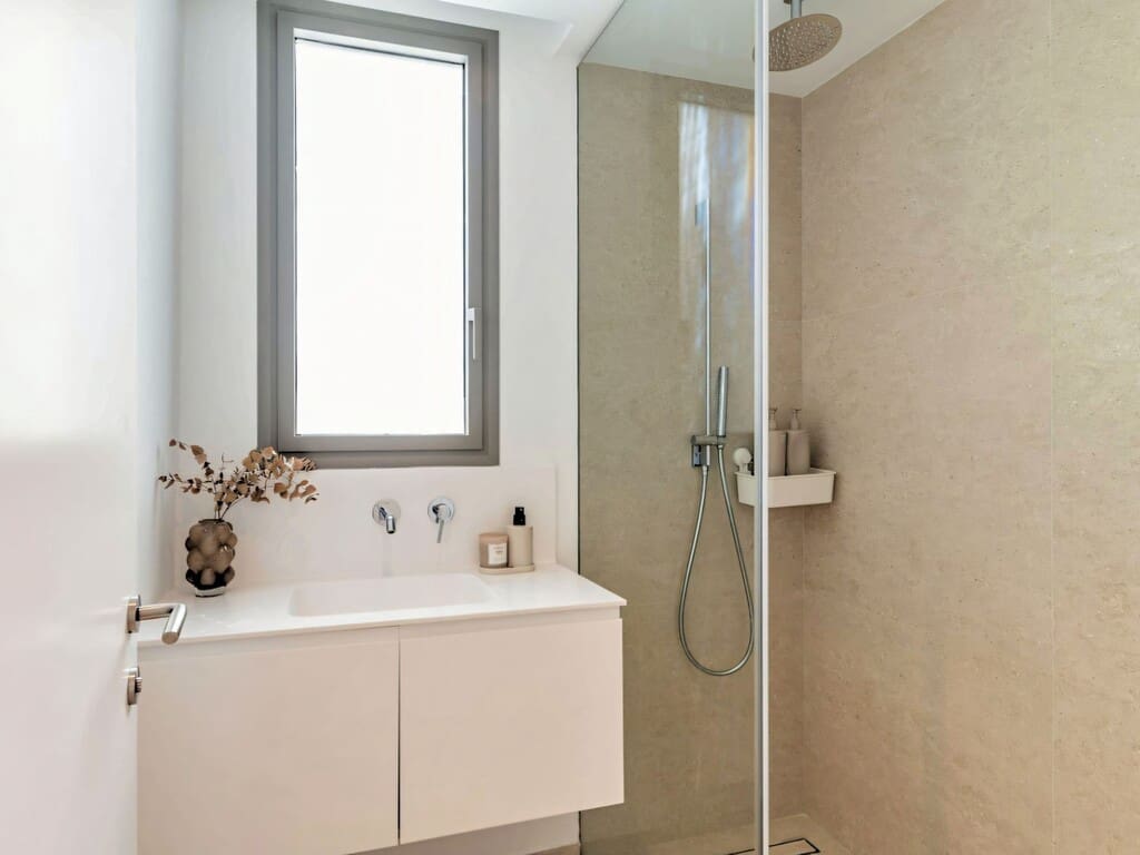 2 soverom Leilighet til salgs i Los Arqueros med svømmebasseng garasje - € 760 000 (Ref: 10135741)