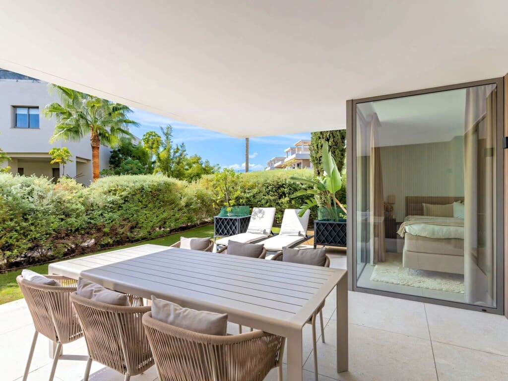 2 soverom Leilighet til salgs i Los Arqueros med svømmebasseng garasje - € 760 000 (Ref: 10135741)