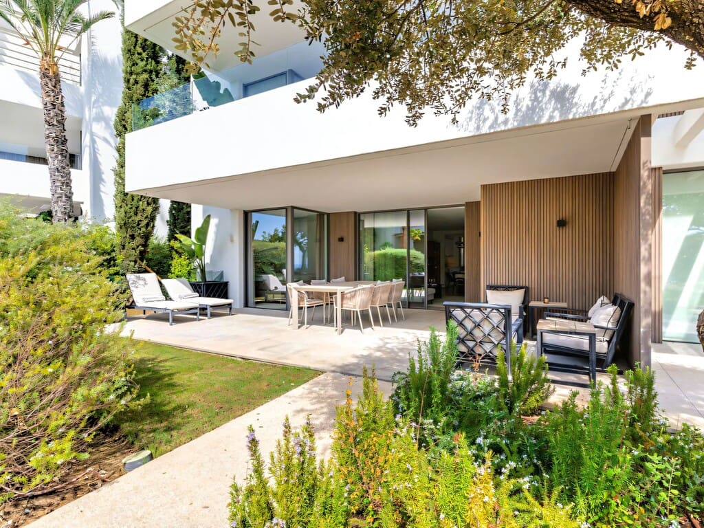 2 soverom Leilighet til salgs i Los Arqueros med svømmebasseng garasje - € 760 000 (Ref: 10135741)