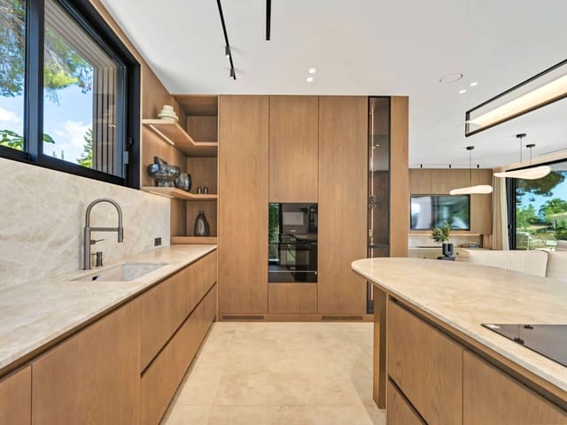 6 soverom Villa til salgs i Golden Mile, Marbella med svømmebasseng garasje - € 4 950 000 (Ref: 10141751)