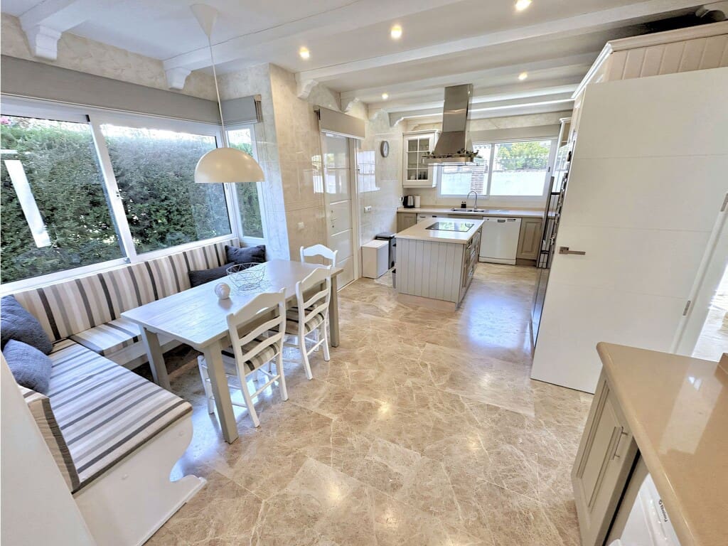 Chalet de 4 habitaciones en Calahonda en venta con piscina garaje - 1.250.000 € (Ref: 10141752)