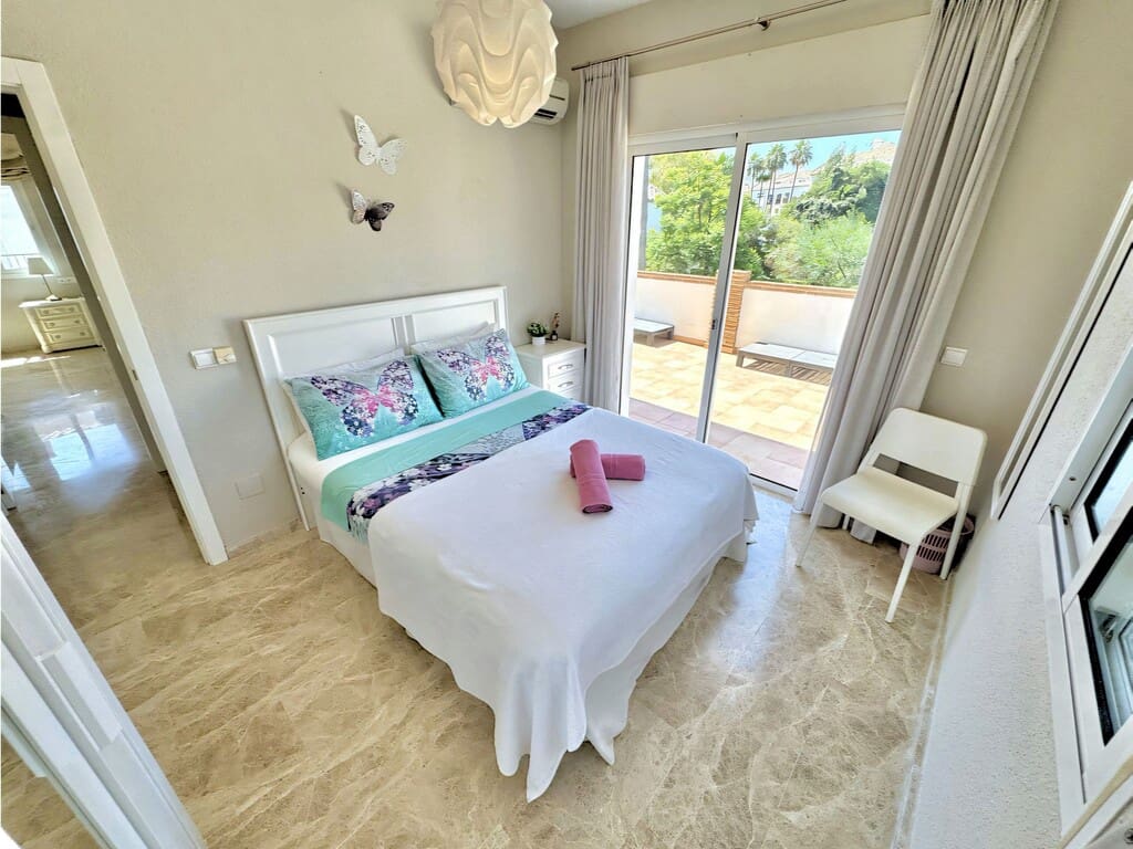 Chalet de 4 habitaciones en Calahonda en venta con piscina garaje - 1.250.000 € (Ref: 10141752)
