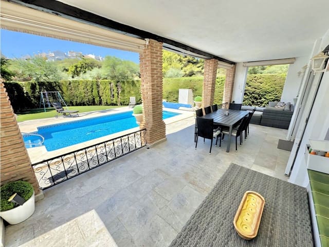 Chalet de 4 habitaciones en Calahonda, Mijas en venta con piscina garaje - 1.250.000 € (Ref: 10141752)