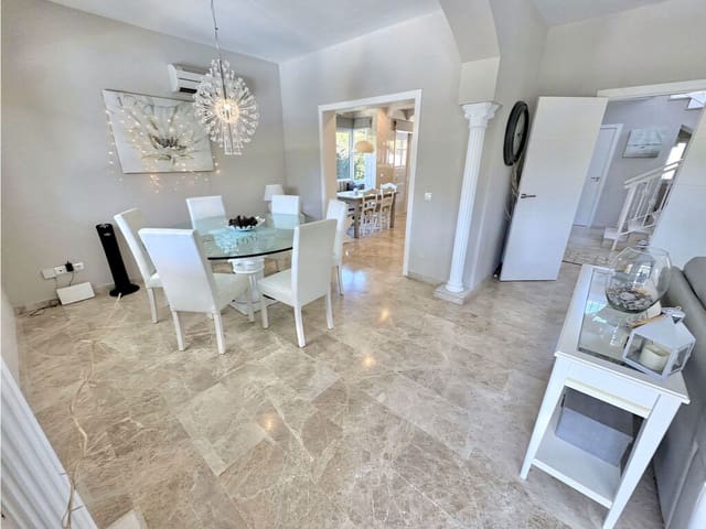 Chalet de 4 habitaciones en Calahonda, Mijas en venta con piscina garaje - 1.250.000 € (Ref: 10141752)