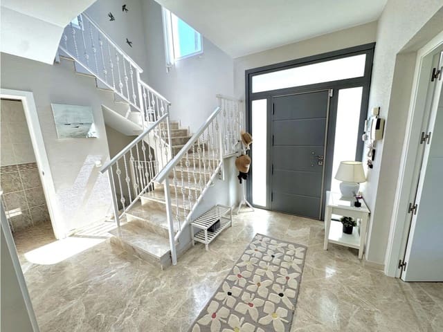 Chalet de 4 habitaciones en Calahonda, Mijas en venta con piscina garaje - 1.250.000 € (Ref: 10141752)
