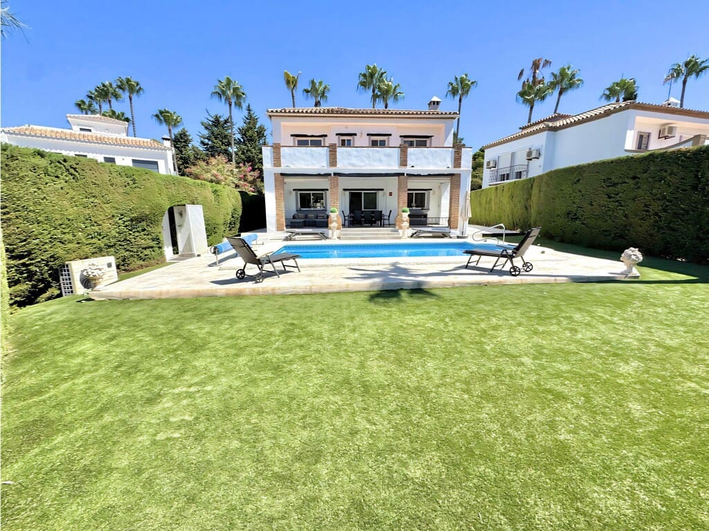 Chalet de 4 habitaciones en Calahonda en venta con piscina garaje - 1.250.000 € (Ref: 10141752)