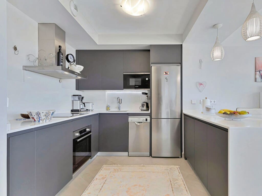 Apartamento de 2 habitaciones en Fuengirola en venta con piscina garaje - 429.000 € (Ref: 10146325)