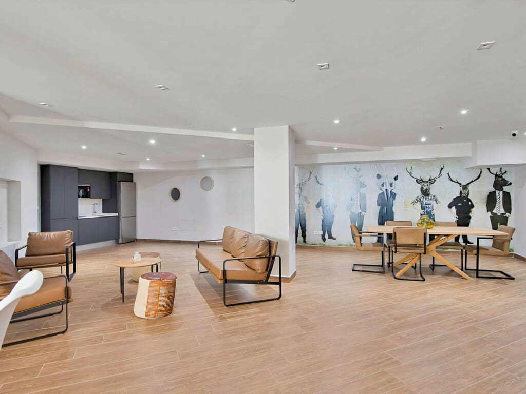 Apartamento de 2 habitaciones en Fuengirola en venta con piscina garaje - 429.000 € (Ref: 10146325)