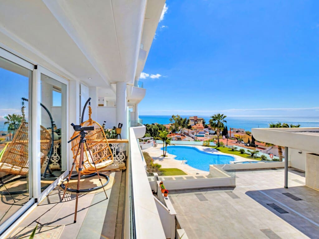 Apartamento de 2 habitaciones en Fuengirola en venta con piscina garaje - 429.000 € (Ref: 10146325)