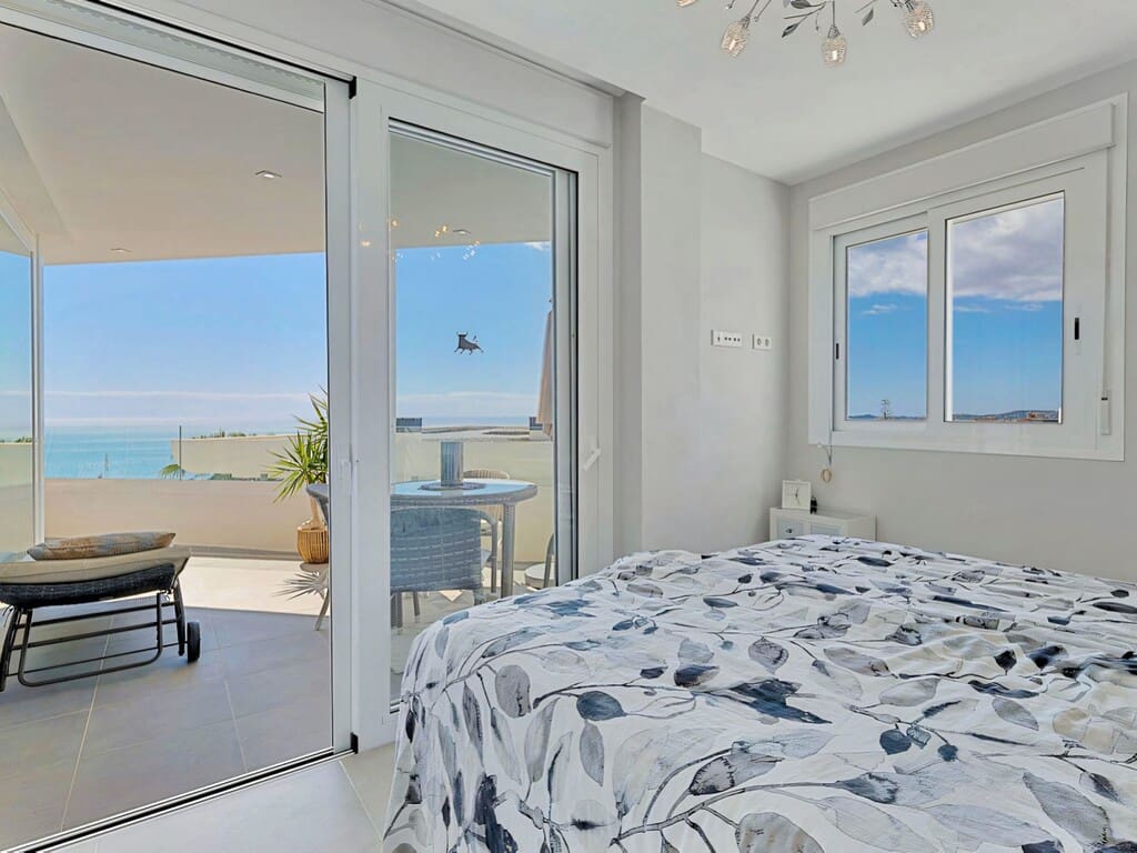 Apartamento de 2 habitaciones en Fuengirola en venta con piscina garaje - 429.000 € (Ref: 10146325)