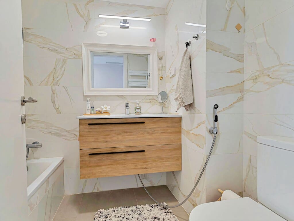 Apartamento de 2 habitaciones en Fuengirola en venta con piscina garaje - 429.000 € (Ref: 10146325)