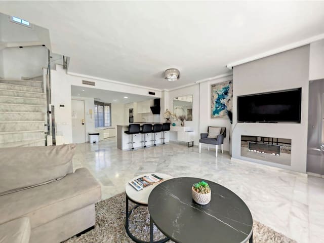 4 makuuhuone Omakotitalo myytävänä paikassa Cabopino, Marbella mukana uima-altaan 
autotalli - 675 000 € (Ref: 10146327)