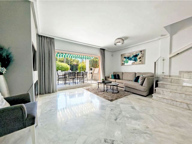 4 makuuhuone Omakotitalo myytävänä paikassa Cabopino, Marbella mukana uima-altaan 
autotalli - 675 000 € (Ref: 10146327)