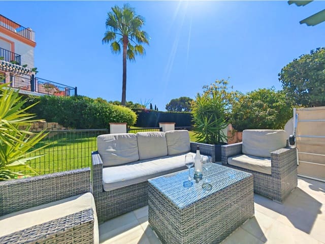 4 makuuhuone Omakotitalo myytävänä paikassa Cabopino, Marbella mukana uima-altaan 
autotalli - 675 000 € (Ref: 10146327)