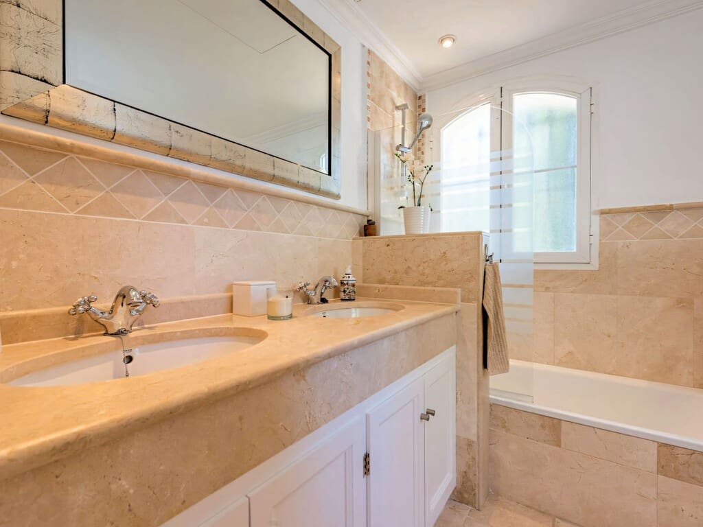 5 Zimmer Villa zu verkaufen in Benahavis mit Pool Garage - 3.500.000 € (Ref: 10148344)