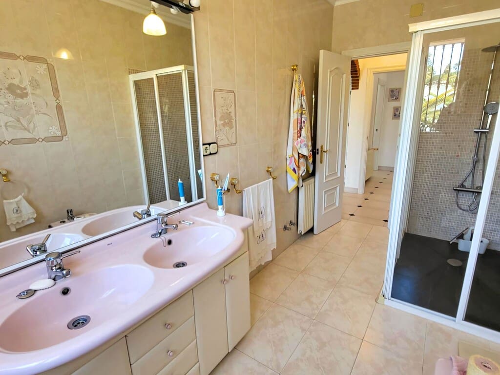 4 slaapkamer Villa te koop in Elviria met zwembad garage - € 1.300.000 (Ref: 10148345)