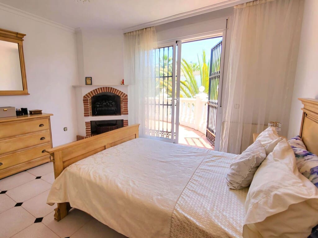 4 slaapkamer Villa te koop in Elviria met zwembad garage - € 1.300.000 (Ref: 10148345)