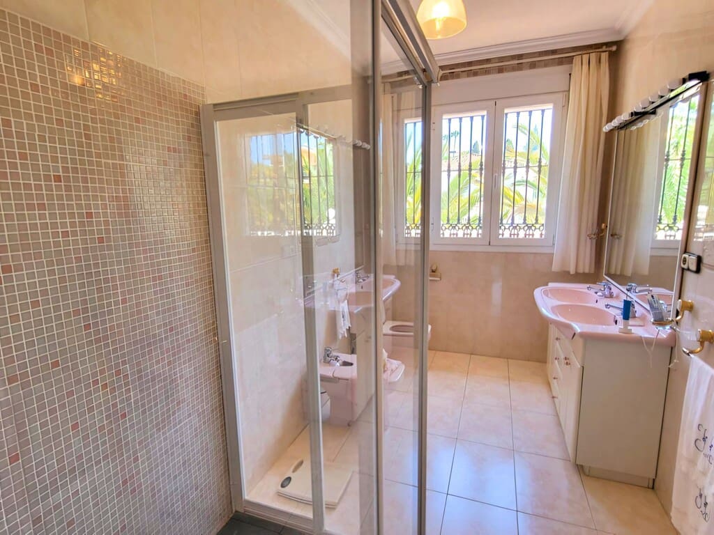 4 slaapkamer Villa te koop in Elviria met zwembad garage - € 1.300.000 (Ref: 10148345)