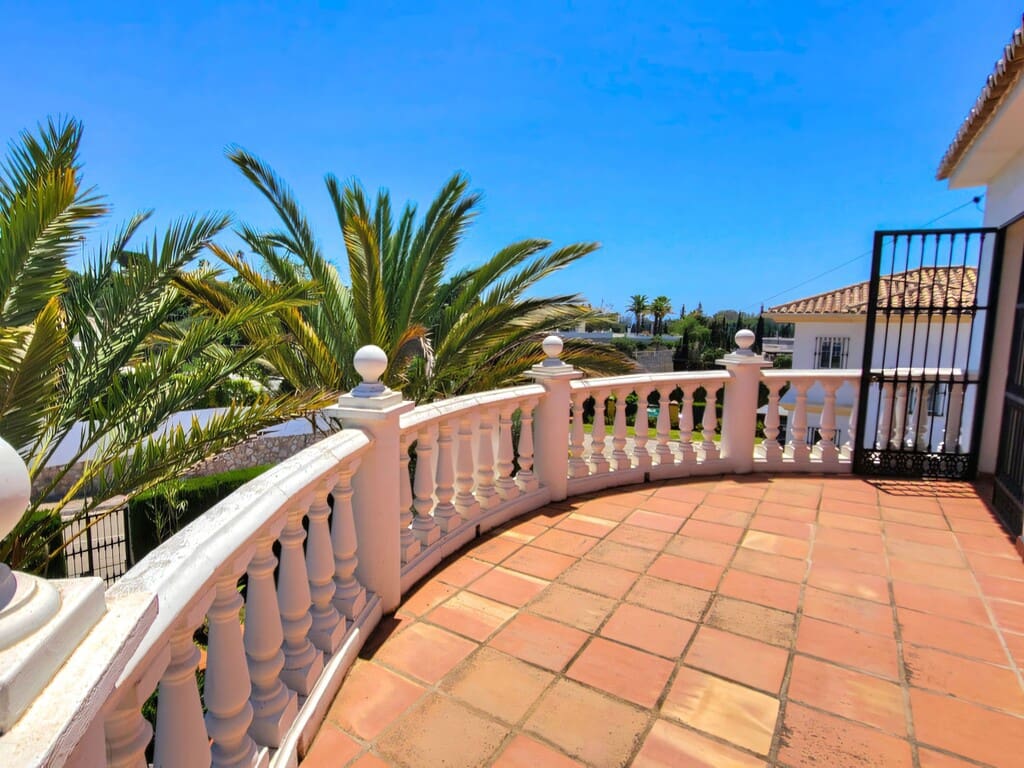4 slaapkamer Villa te koop in Elviria met zwembad garage - € 1.300.000 (Ref: 10148345)
