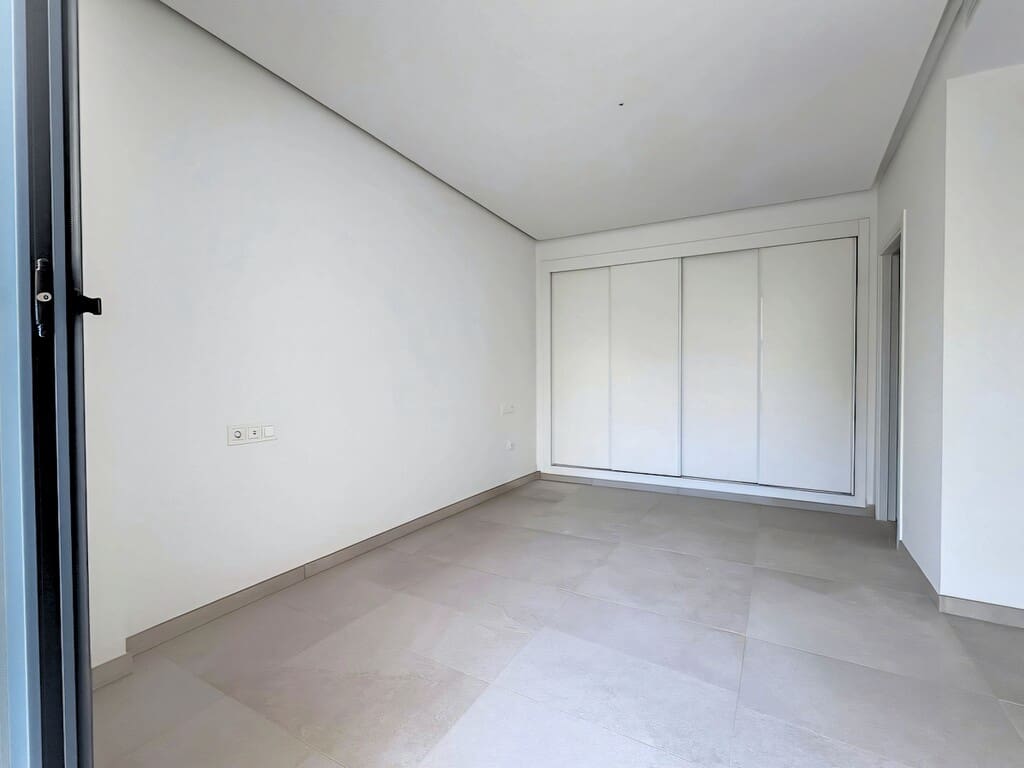 3 bedroom Apartment for sale in La Quinta with pool garage - € 1,295,000 (Ref: 10153312)
