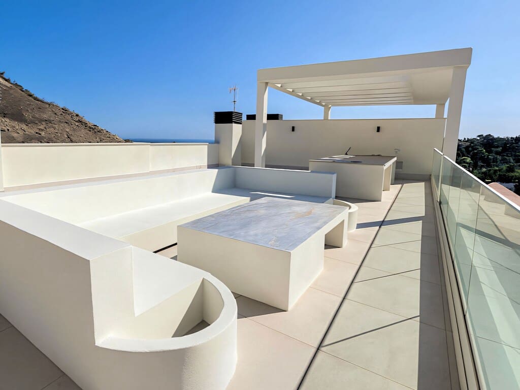 3 bedroom Apartment for sale in La Quinta with pool garage - € 1,295,000 (Ref: 10153312)
