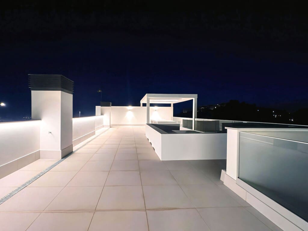 3 bedroom Apartment for sale in La Quinta with pool garage - € 1,295,000 (Ref: 10153312)