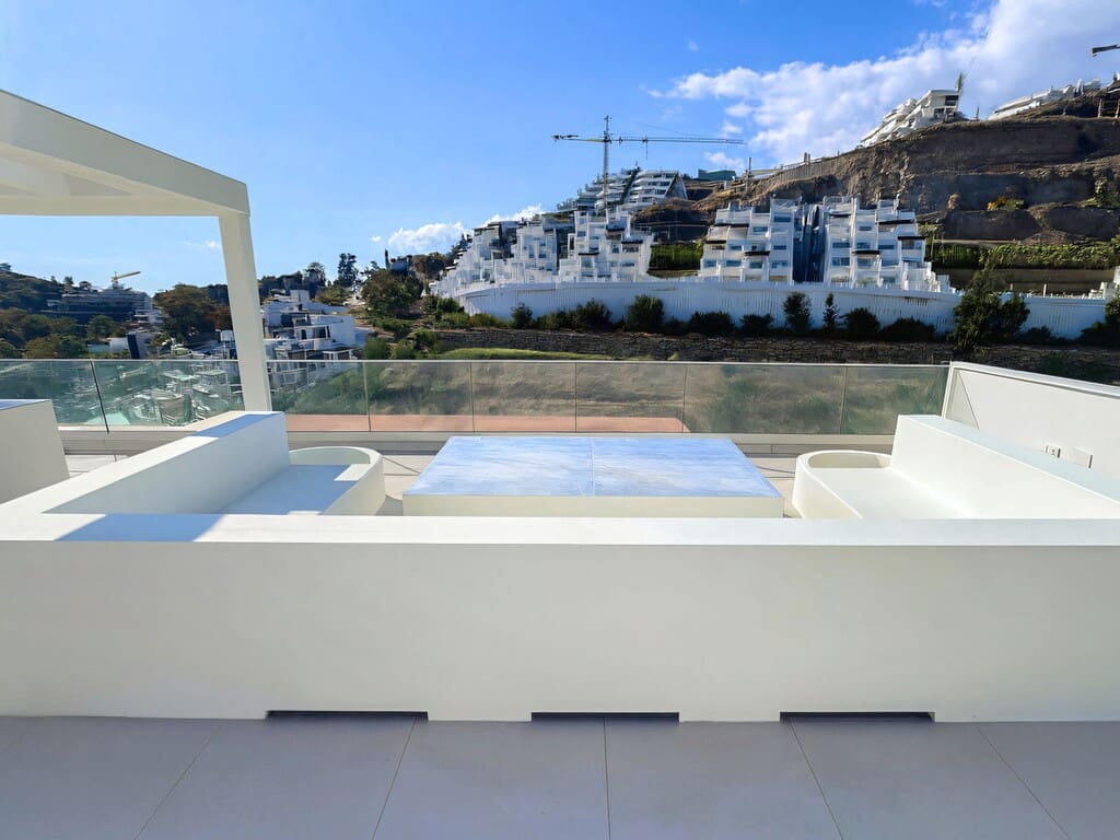 3 bedroom Apartment for sale in La Quinta with pool garage - € 1,295,000 (Ref: 10153312)