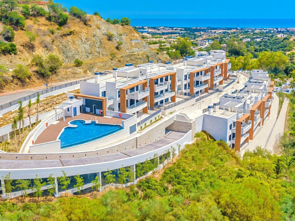 3 bedroom Apartment for sale in La Quinta with pool garage - € 1,295,000 (Ref: 10153312)