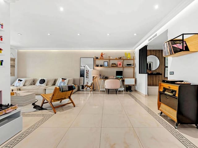 3 chambre Penthouse à vendre à La Quinta, Benahavís avec piscine garage - 850 000 € (Ref: 10153313)