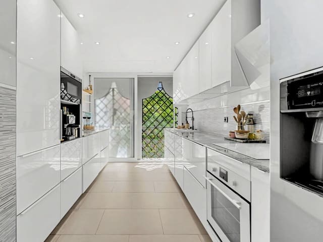 3 chambre Penthouse à vendre à La Quinta, Benahavís avec piscine garage - 850 000 € (Ref: 10153313)