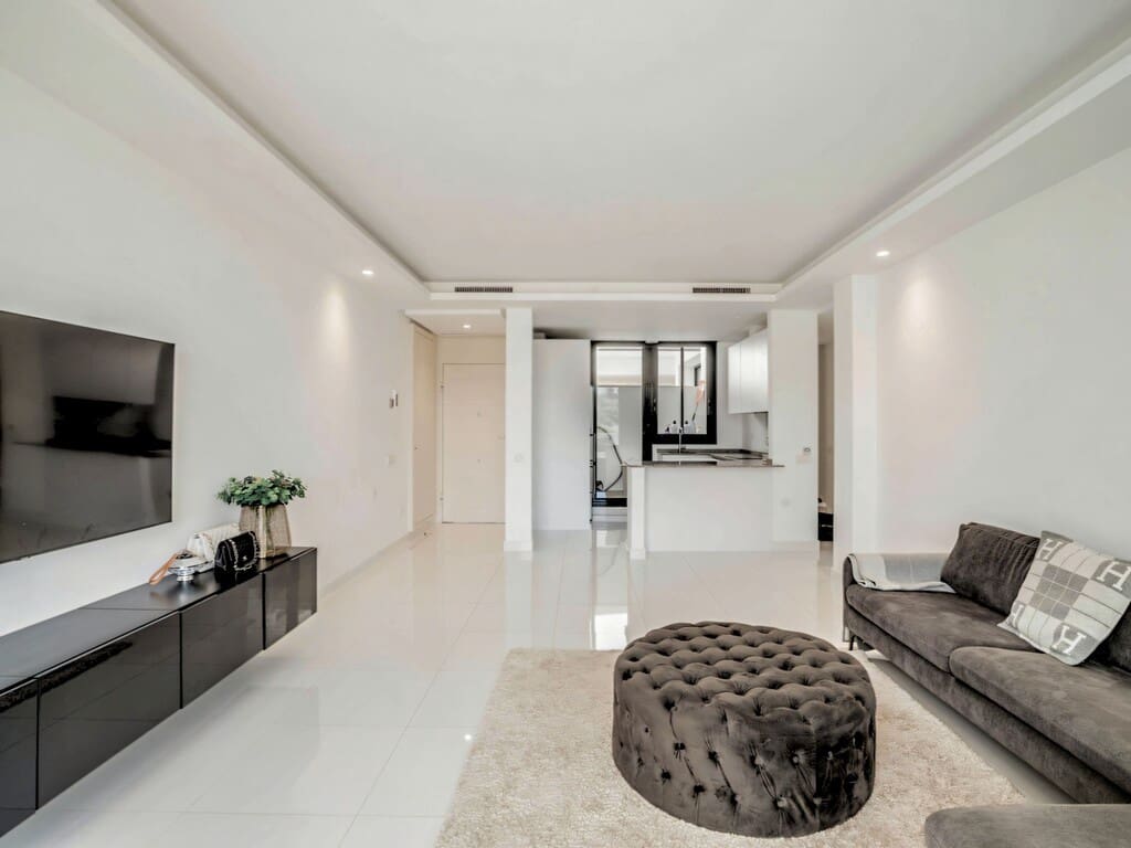 2 bedroom Penthouse for sale in Benahavis with pool garage - € 775,000 (Ref: 10154820)
