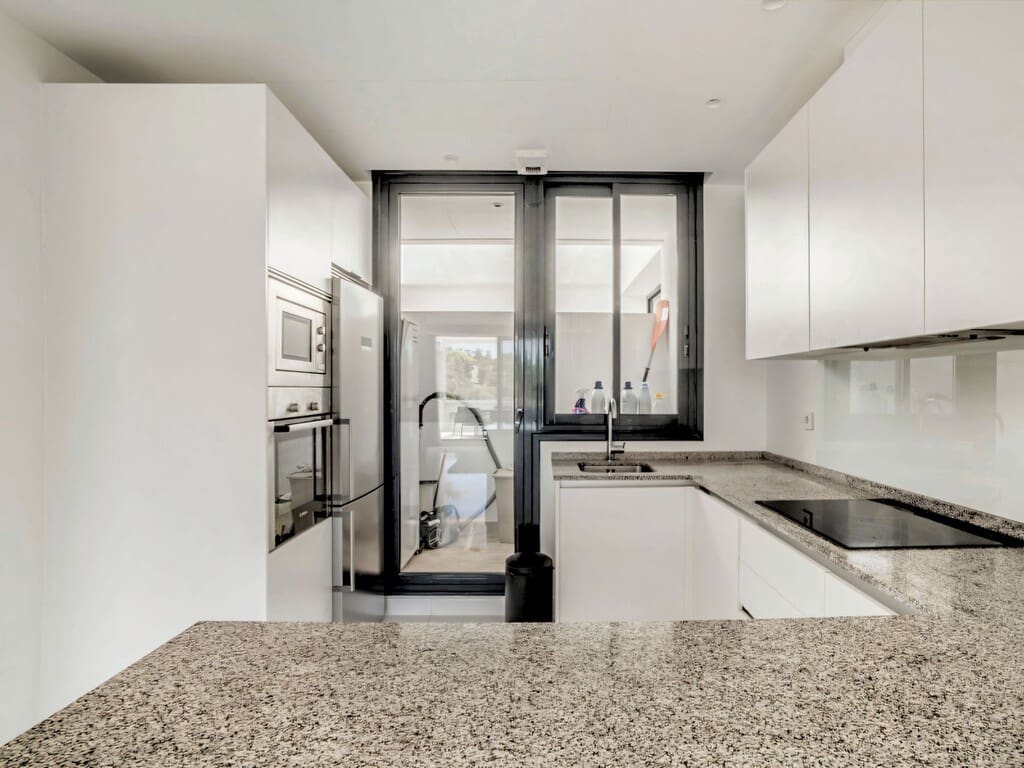 2 bedroom Penthouse for sale in Benahavis with pool garage - € 775,000 (Ref: 10154820)